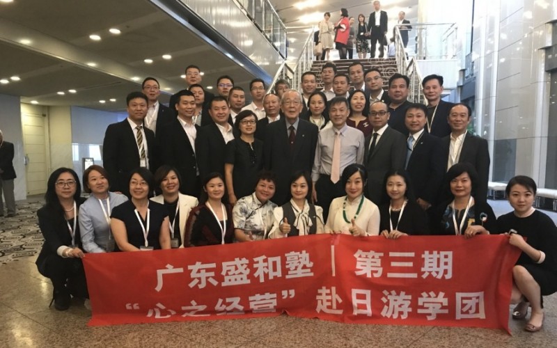 华源铝业团队合影