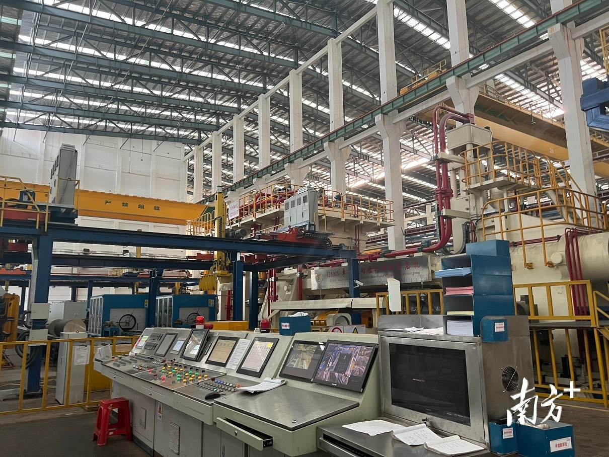 信发华源铝业现代化厂房